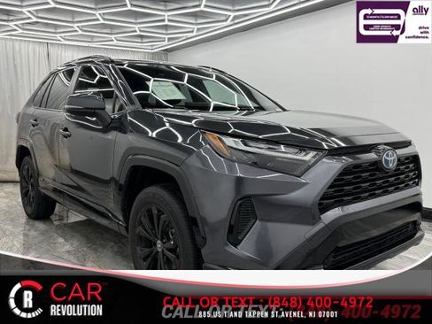 Used 2022 Toyota RAV4 SE w/ Convenience Package image 1