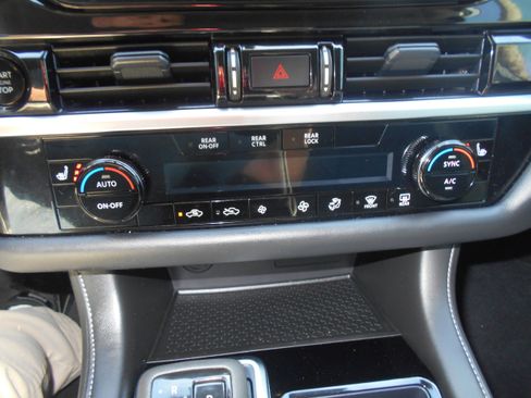Used 2025 Nissan Pathfinder SV w/ Cargo Package AWD/4WD image 13