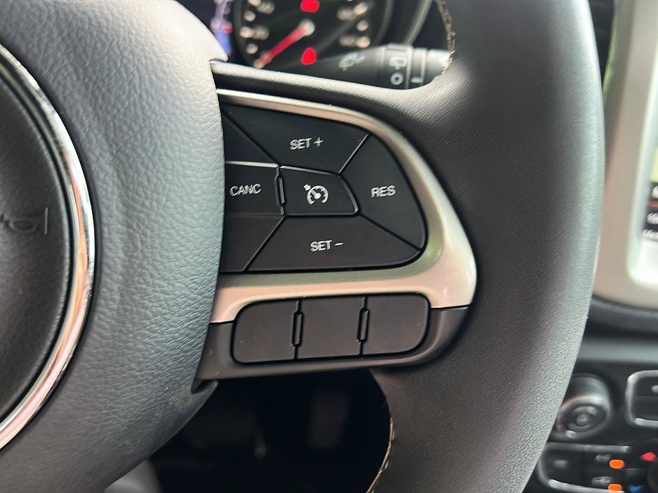 Used 2021 Jeep Compass Latitude w/ Sun and Sound Group FWD image 36