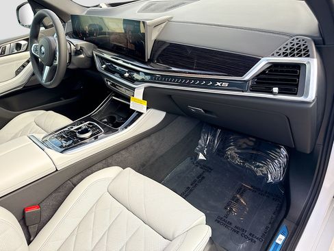 New 2026 BMW X5 xDrive50e w/ Executive Package AWD/4WD image 14