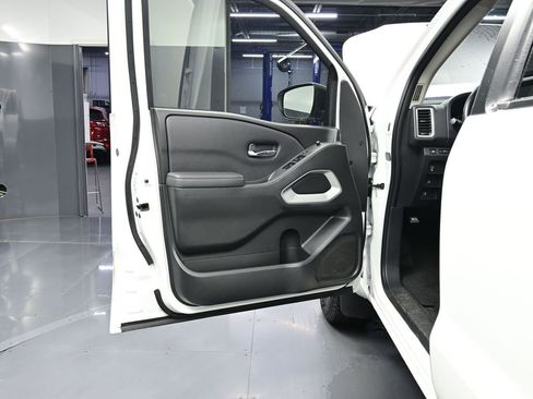 Used 2022 Nissan Frontier SV image 32
