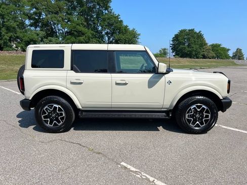 Used 2025 Ford Bronco Outer Banks AWD/4WD image 12