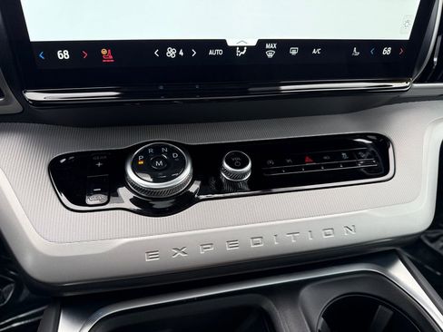 Used 2025 Ford Expedition Active image 39