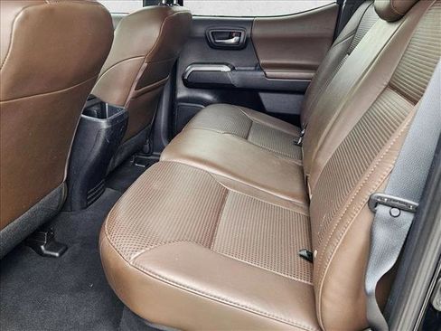 Used 2017 Toyota Tacoma Limited w/ Tow Package image 17