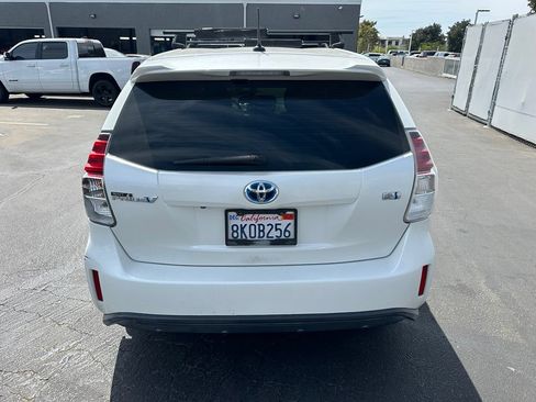 Used 2016 Toyota Prius V Three FWD image 3