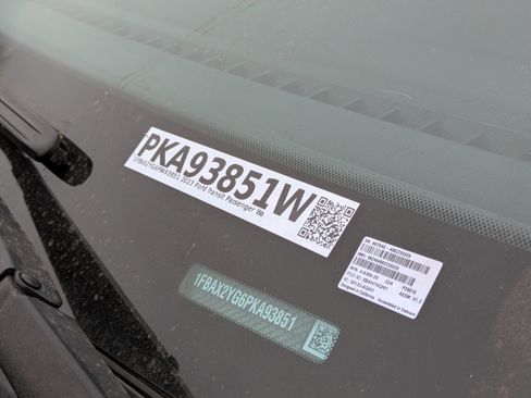 Used 2023 Ford Transit 350 XLT image 32