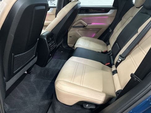 Used 2024 Porsche Cayenne image 29