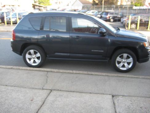Used 2014 Jeep Compass Latitude w/ Sun/Sound Group AWD/4WD image 5