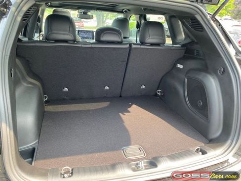 New 2025 Jeep Compass Limited w/ Sun & Sound Group image 8