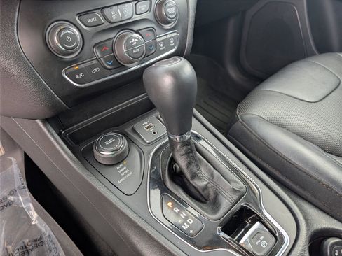 Used 2020 Jeep Cherokee Limited image 19