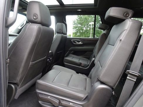Used 2022 Chevrolet Tahoe LT w/ Luxury Package AWD/4WD image 15