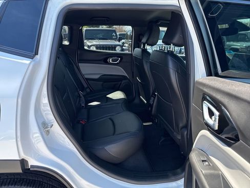 Used 2025 Jeep Compass Limited image 24