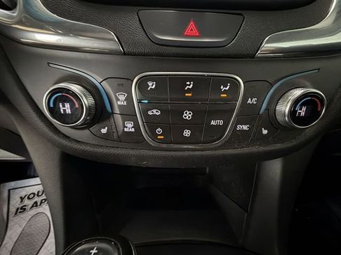 Used 2019 Chevrolet Equinox LT image 19