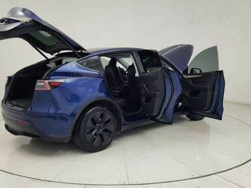 Used 2025 Tesla Model Y Long Range RWD image 19