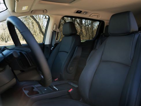 Certified 2025 Honda Odyssey EX-L image 17