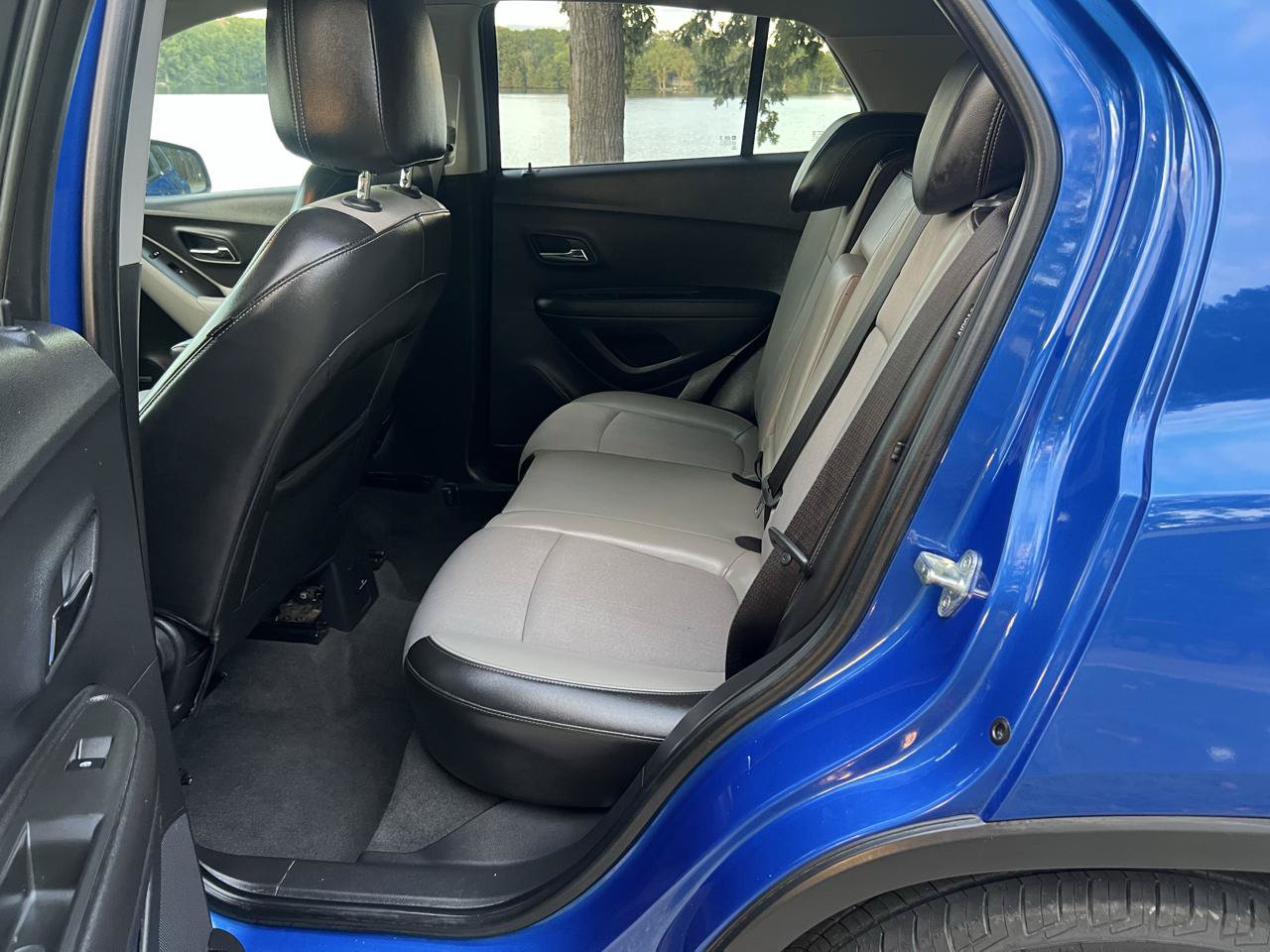 Used 2015 Chevrolet Trax LT w/ LT Sun and Sound Package FWD image 13