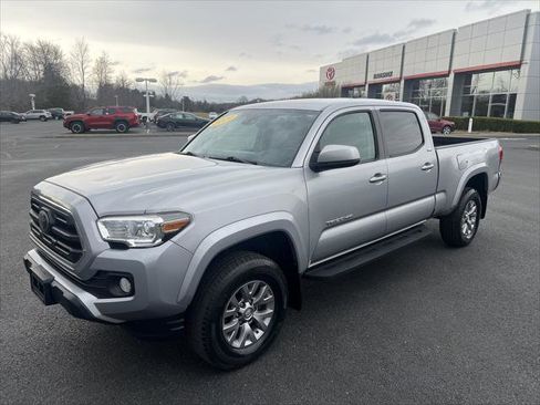 Certified 2019 Toyota Tacoma SR5 image 1