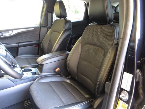 Certified 2025 Ford Escape SE FWD image 11
