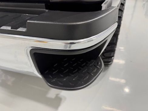 Used 2015 GMC Sierra 2500 SLT w/ Suspension Package, Off-Road image 30