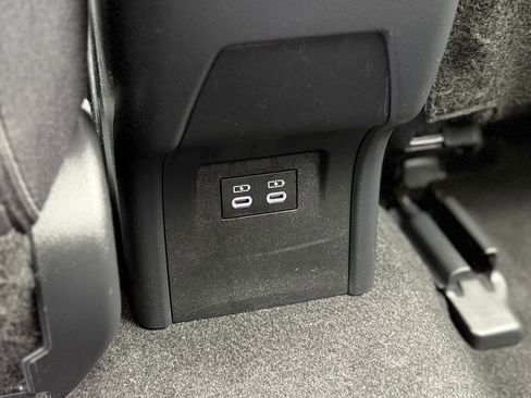 Used 2024 Toyota Prius LE image 7