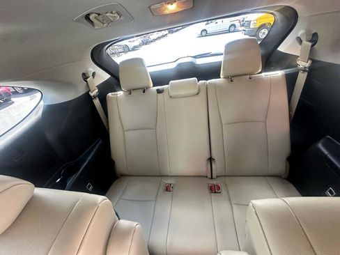 Used 2022 Toyota Highlander XLE image 26