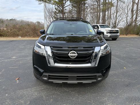 Used 2022 Nissan Pathfinder SV w/ SV Premium Package image 2