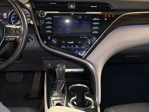 Used 2018 Toyota Camry XLE image 14