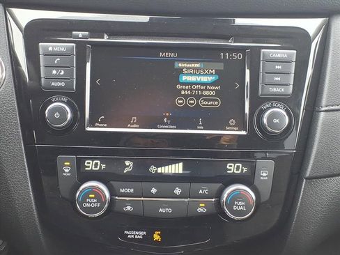 Used 2020 Nissan Rogue SV image 7