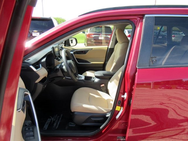 Used 2021 Toyota RAV4 LE FWD image 12
