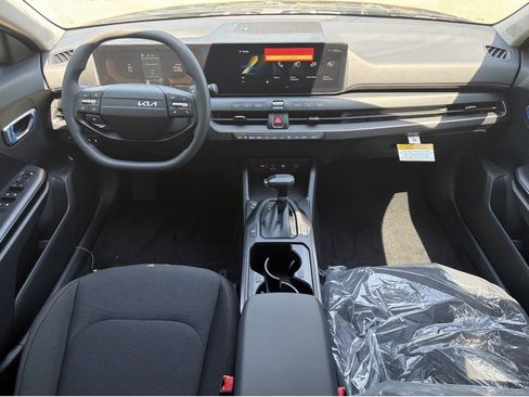 New 2026 Kia K4 LXS FWD image 2