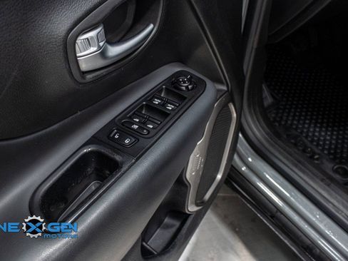 Used 2022 Jeep Renegade Latitude w/ Convenience Group image 11