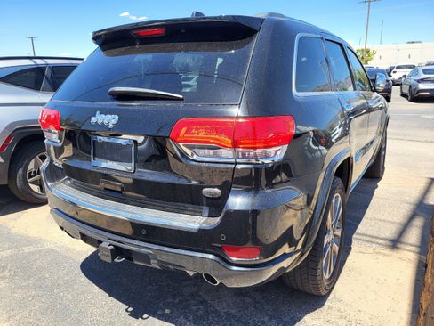 Used 2017 Jeep Grand Cherokee Overland AWD/4WD image 15