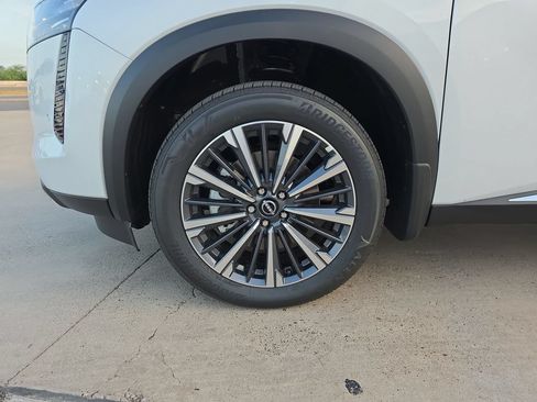 New 2026 Nissan Pathfinder Platinum FWD image 29