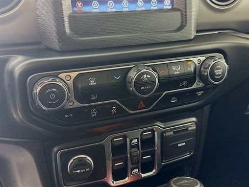 Used 2022 Jeep Gladiator Sport AWD/4WD image 15