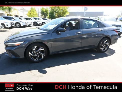 Used 2025 Hyundai Elantra Sport FWD image 4
