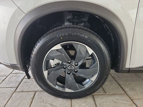 Used 2025 Nissan Rogue SV image 29