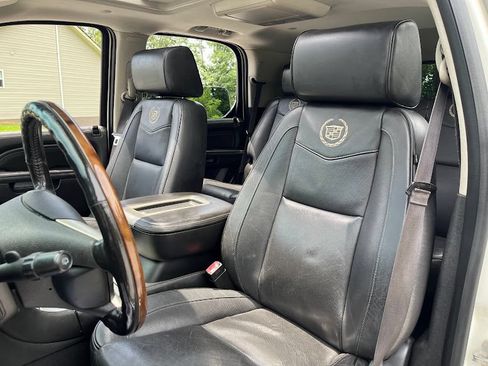 Used 2014 Cadillac Escalade Platinum AWD/4WD image 9