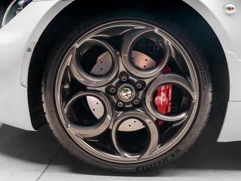 Used 2015 Alfa Romeo 4C Coupe w/ Leather Interior Group image 3