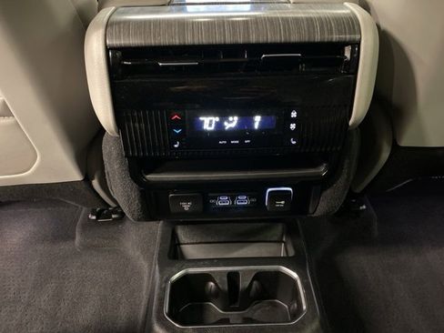 Used 2024 Jeep Wagoneer Series II image 32