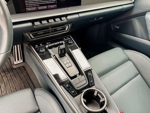 Used 2024 Porsche 911 Targa 4 w/ Premium Package image 28