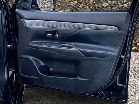 Used 2020 Mitsubishi Outlander SE image 22