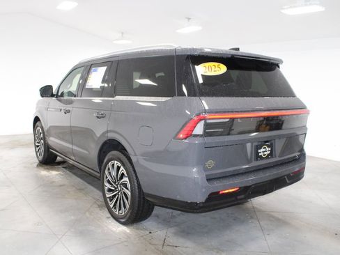 Used 2025 Lincoln Navigator Black Label AWD/4WD image 7