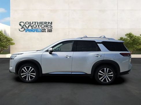 Used 2025 Nissan Pathfinder Platinum w/ Black Appearance Package FWD image 2