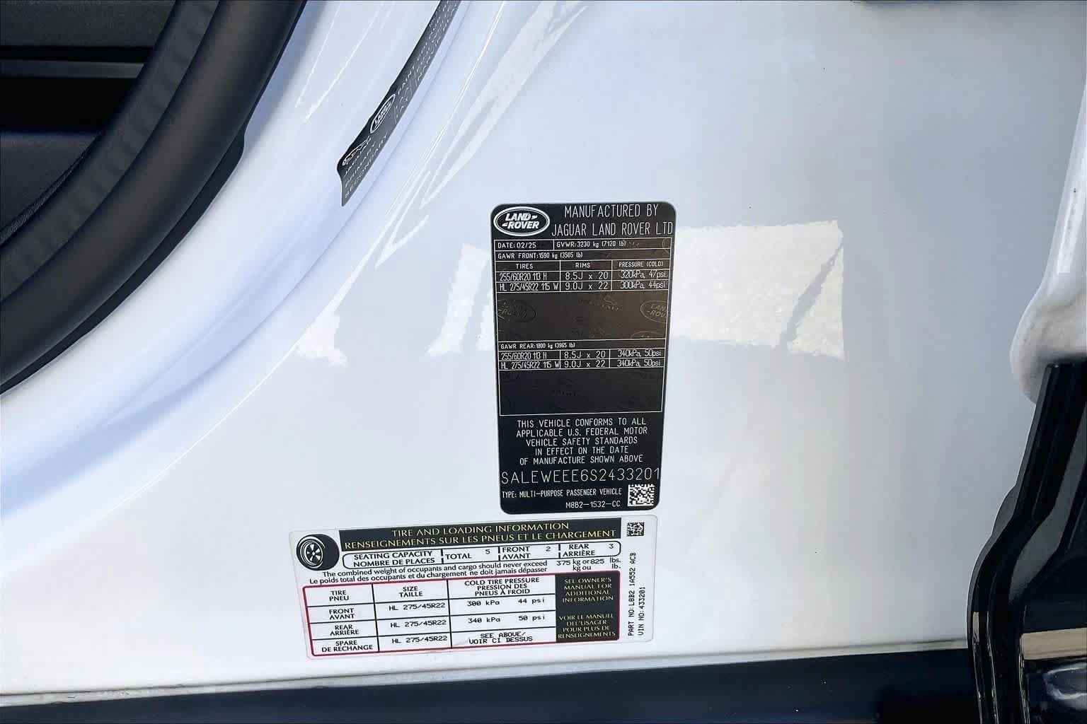 Used 2025 Land Rover Defender 110 V8 AWD/4WD image 32