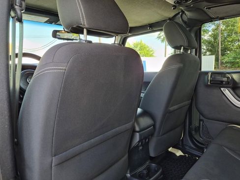 Used 2016 Jeep Wrangler Unlimited Sahara w/ Connectivity Group image 32