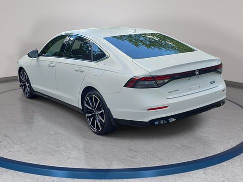 Used 2024 Honda Accord Touring image 7