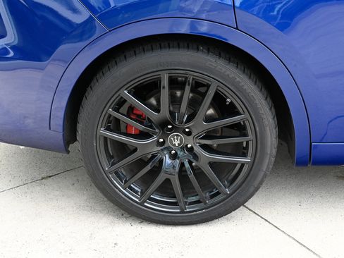 Used 2023 Maserati Levante Trofeo AWD/4WD image 11