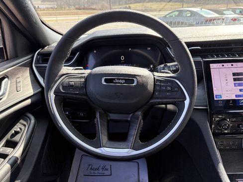 Used 2025 Jeep Grand Cherokee Limited w/ Luxury Tech Group II image 25