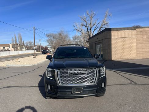 Used 2021 GMC Yukon XL Denali image 2