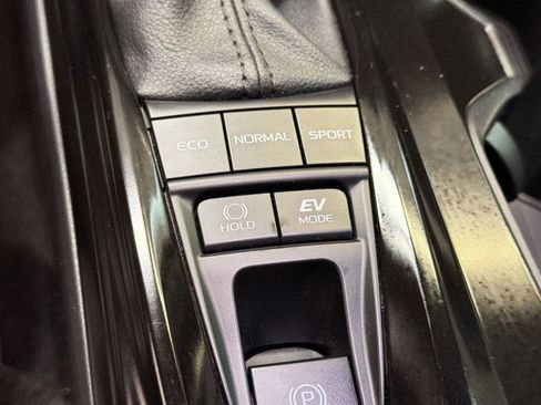 Used 2025 Toyota Camry SE FWD image 16